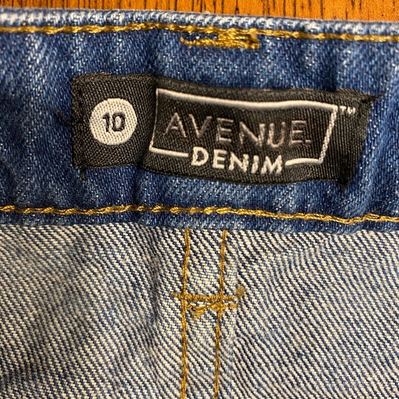 Avenue denim western skirt.  Size 10. I would consider this a mini - Picture 10 of 11